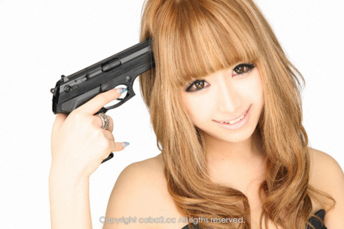 Gyaru with a gun pointed to her head
